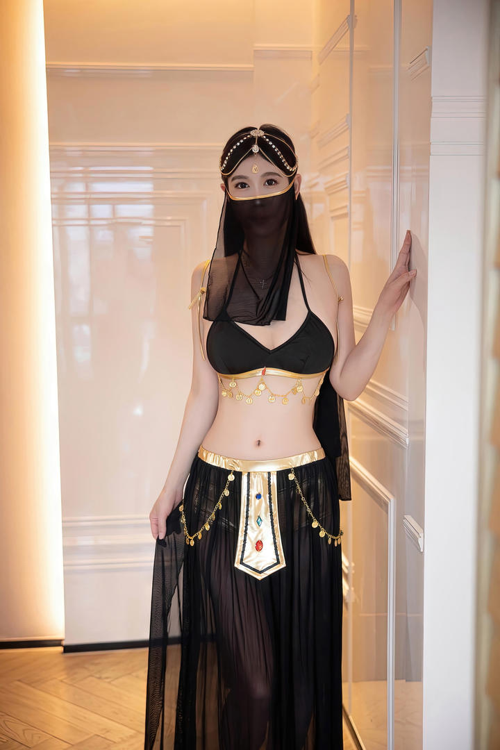 蒙着脸的印度性感细腰美女gogo人体艺术写真图片