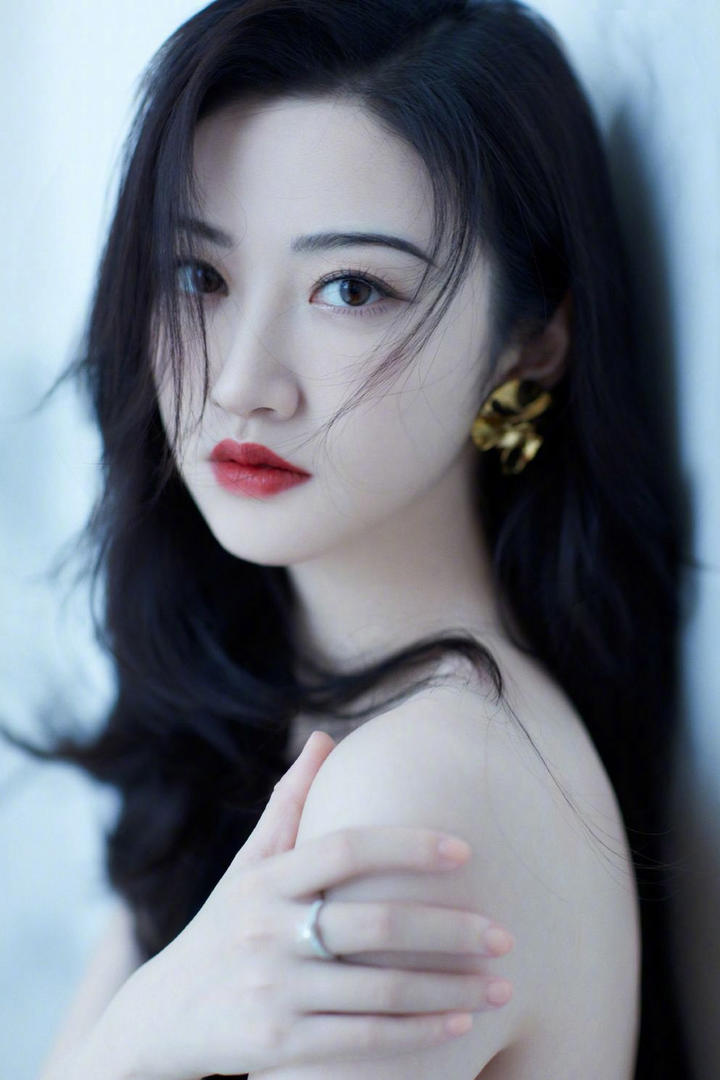 极品美女明星景甜性感红唇气质美女写真图片