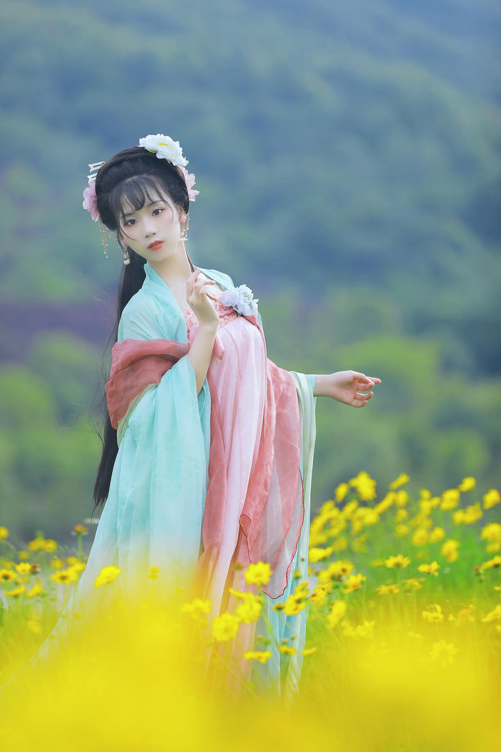 高清古装博主户外图片