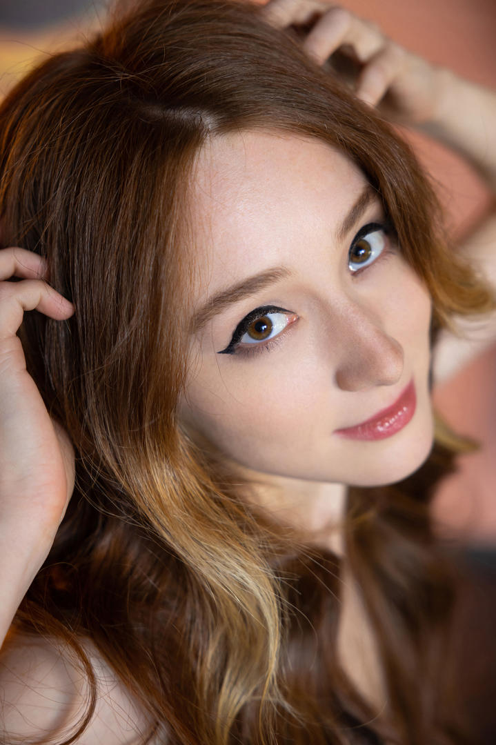 欧美卷发美女模特高清脸部特写图片