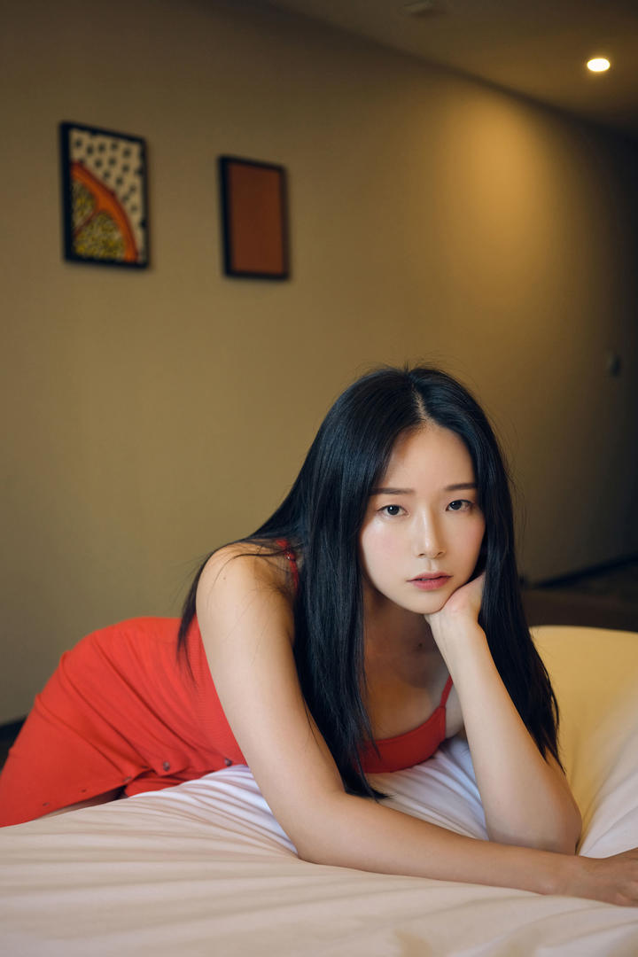 国产成人A亚洲精品无码青草韩国女神高清床照欣赏