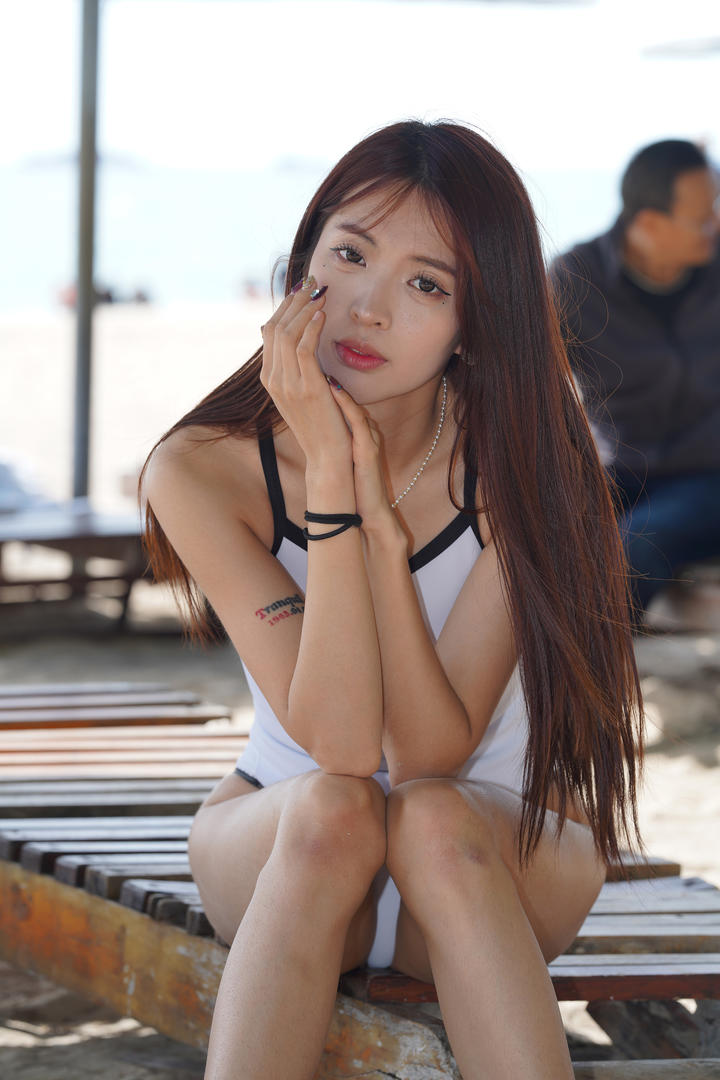 国产极品泳装美女模特大胆人体艺术图片