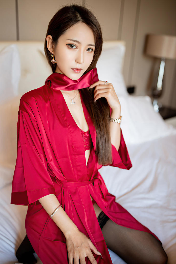 红衣睡衣极品韩国车模美女图片