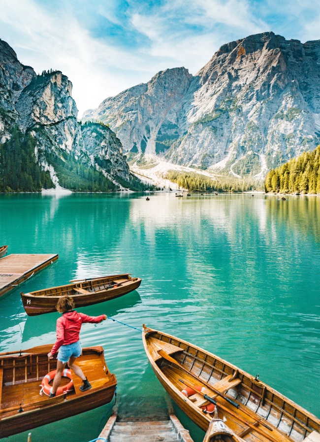 高山湖泊山水风景图片