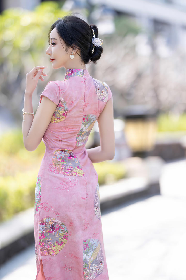 街拍复古风旗袍美女王馨瑶背影高清写真图片