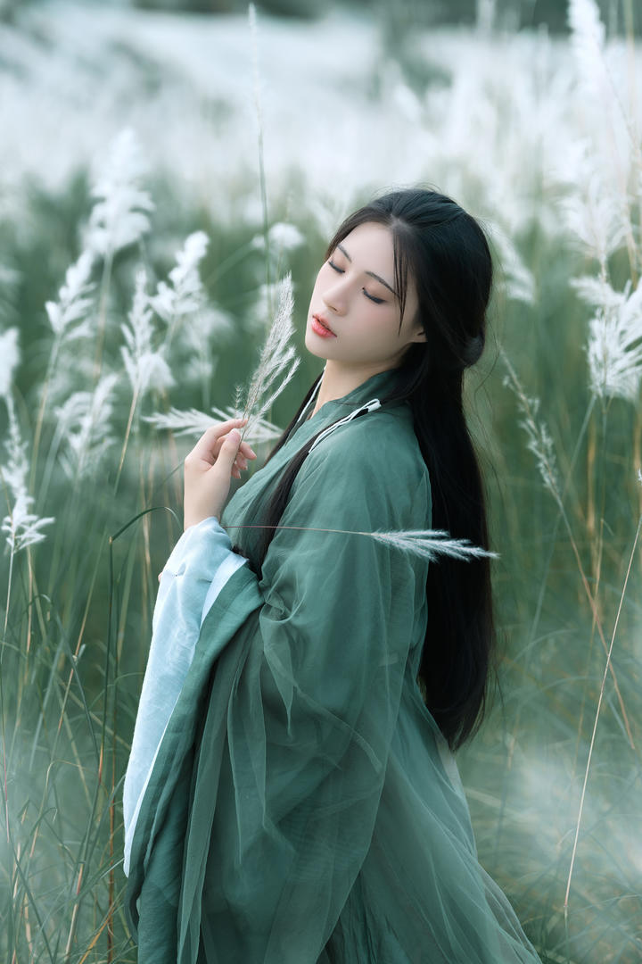 荒野唯美青色古装美女禅意艺术写真图片