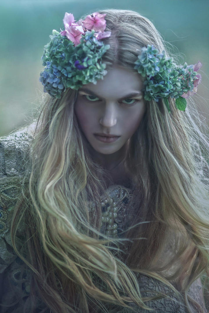 欧美长发美女艺术人像摄影写真图片