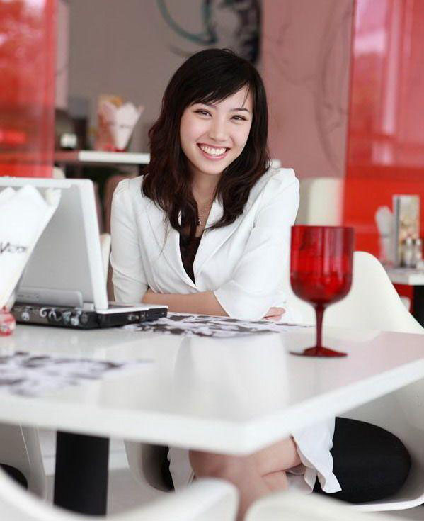 白领“魔女花茶”迷人写真