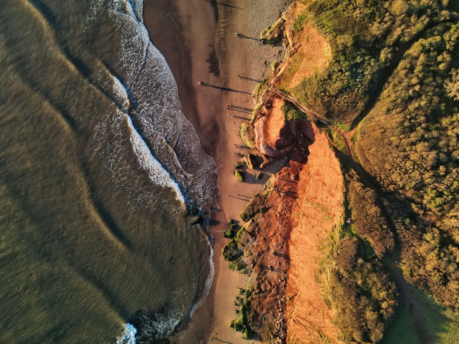 大海沙滩海岸鸟瞰图