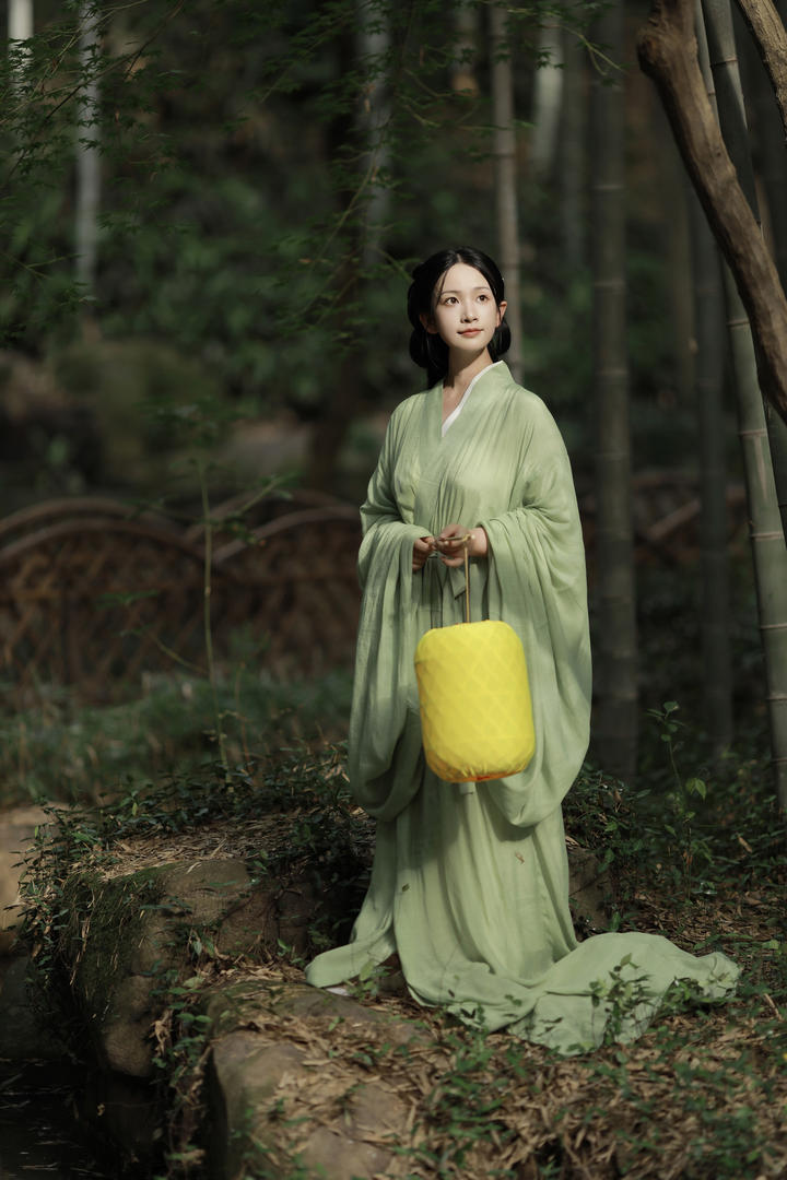 竹林中的古典东方美人古装美女艺术照