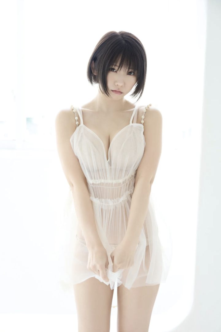 日本极品美女透明裙子艺术照个人写真祼照