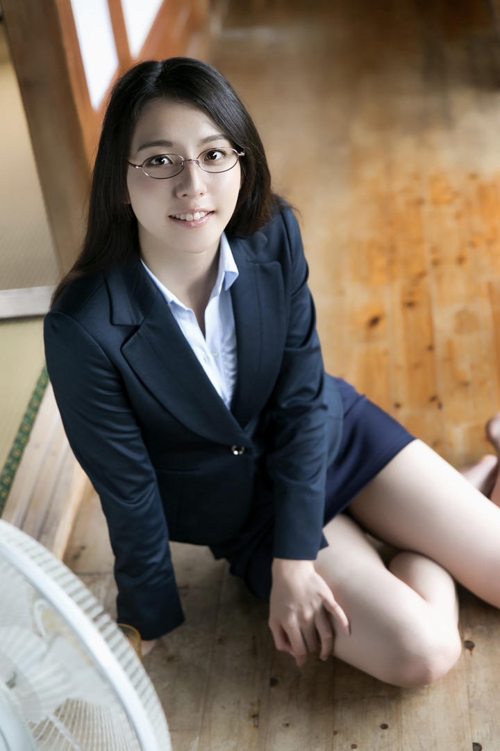 亚洲剧情精品日本美女老师制服诱惑