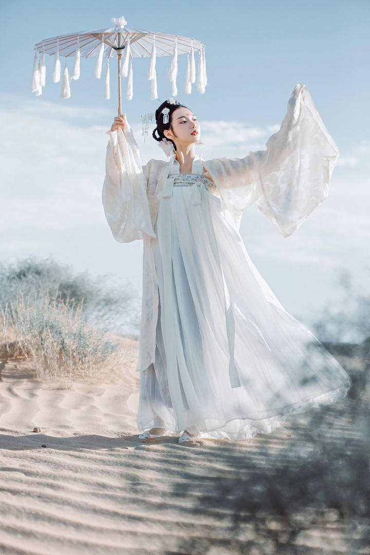 仙气飘飘的高清白色古装美女艺术写真图片