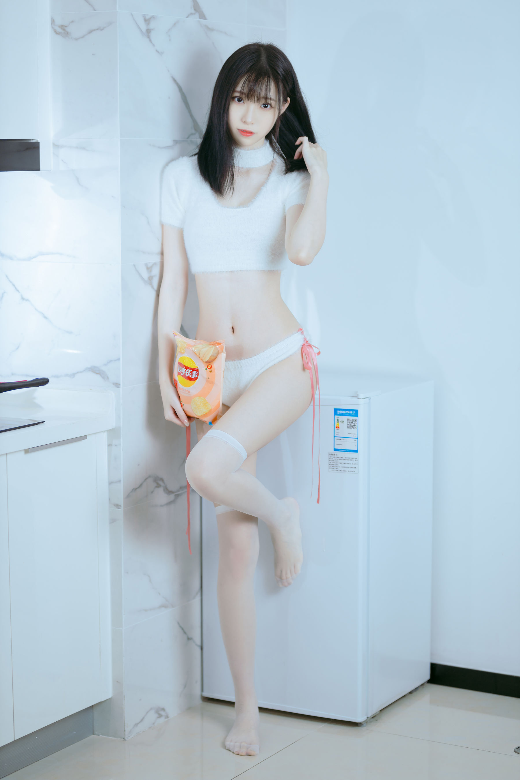 网络美女许岚LAN(叁月life)白色丝袜纯欲毛衣清纯写真