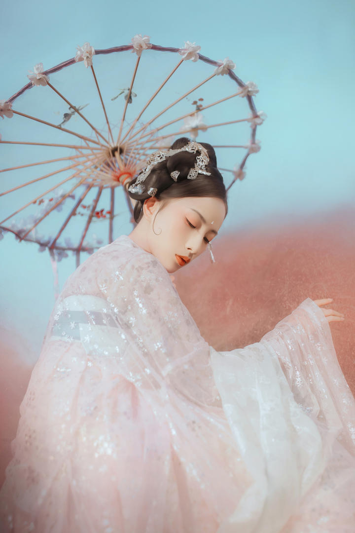 高清撑着伞的唯美古装美女艺术写真图片
