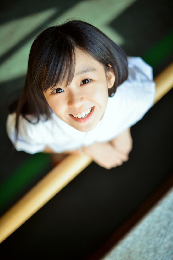 笑容灿烂的女明星宋伊人高清图片