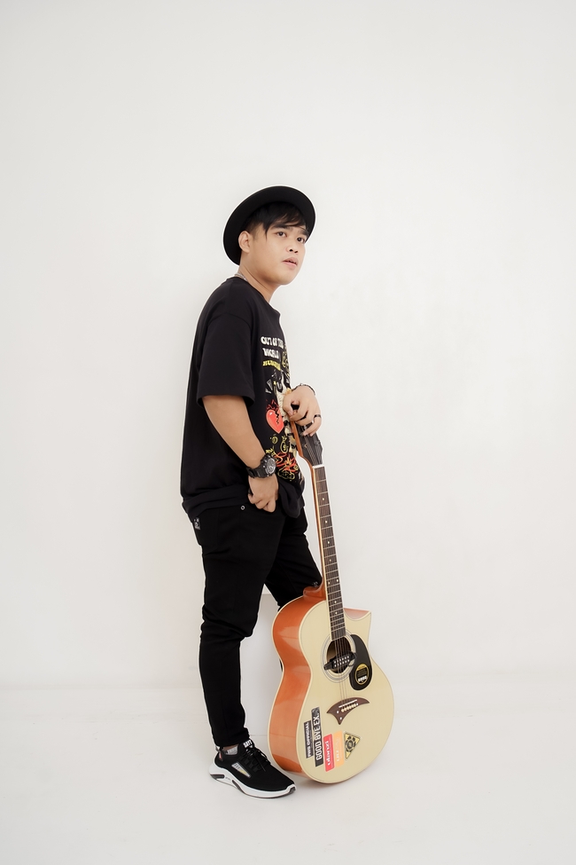 亚洲吉他手帅哥写真图片