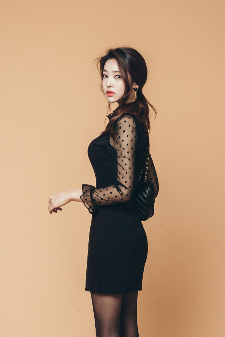 韩国丝袜美女朴正允性感写真