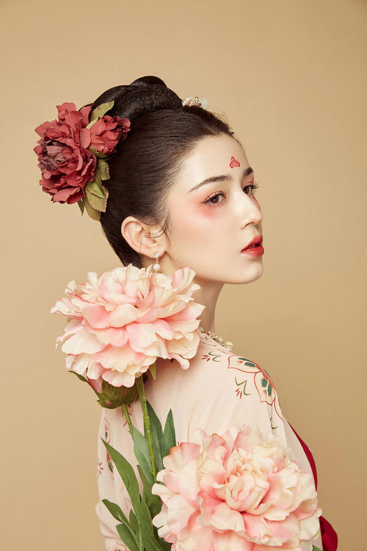 哈尼克孜敦煌飞天女神艺术照