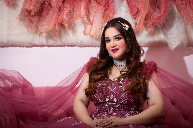 印度酒红色婚纱美女写真摄影图片