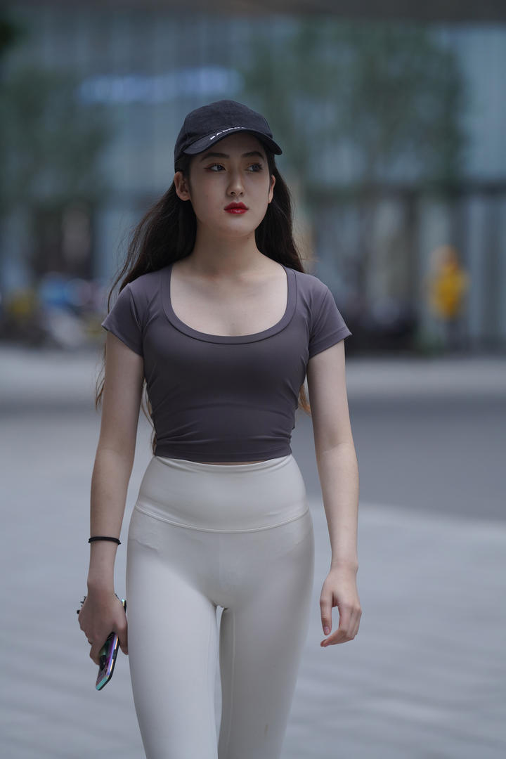 3A街拍时尚紧身裤美女模特写真图片