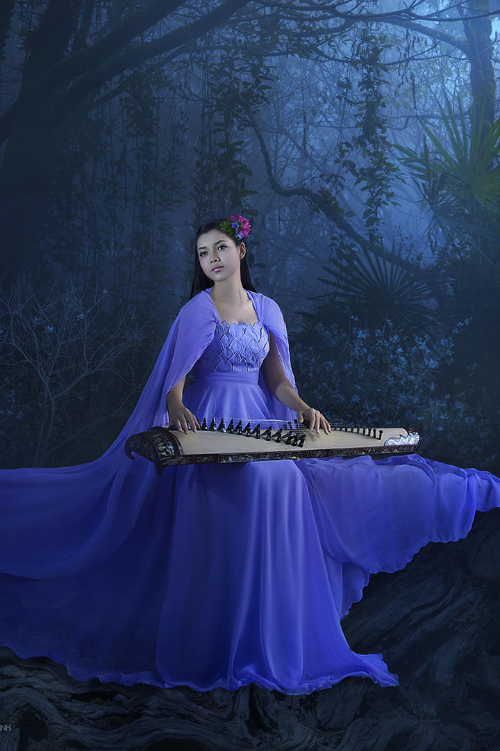 弹古筝的越南美女人像摄影图片