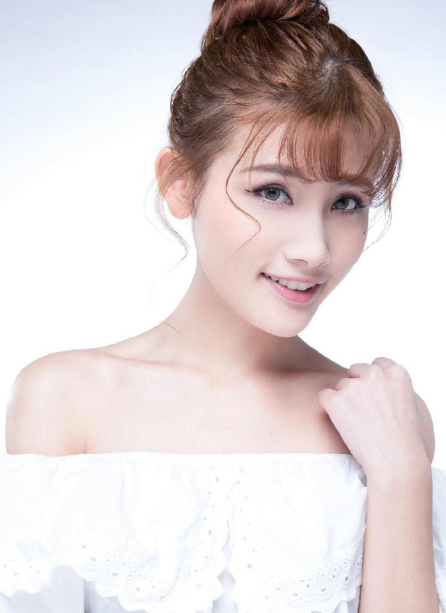 嫩模郑伊甜美俏丽惹人爱