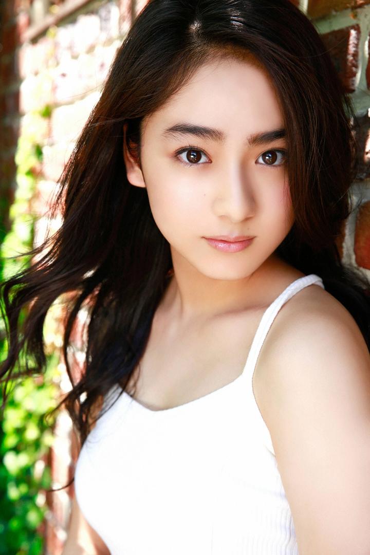 日本高清清纯美女写真图片