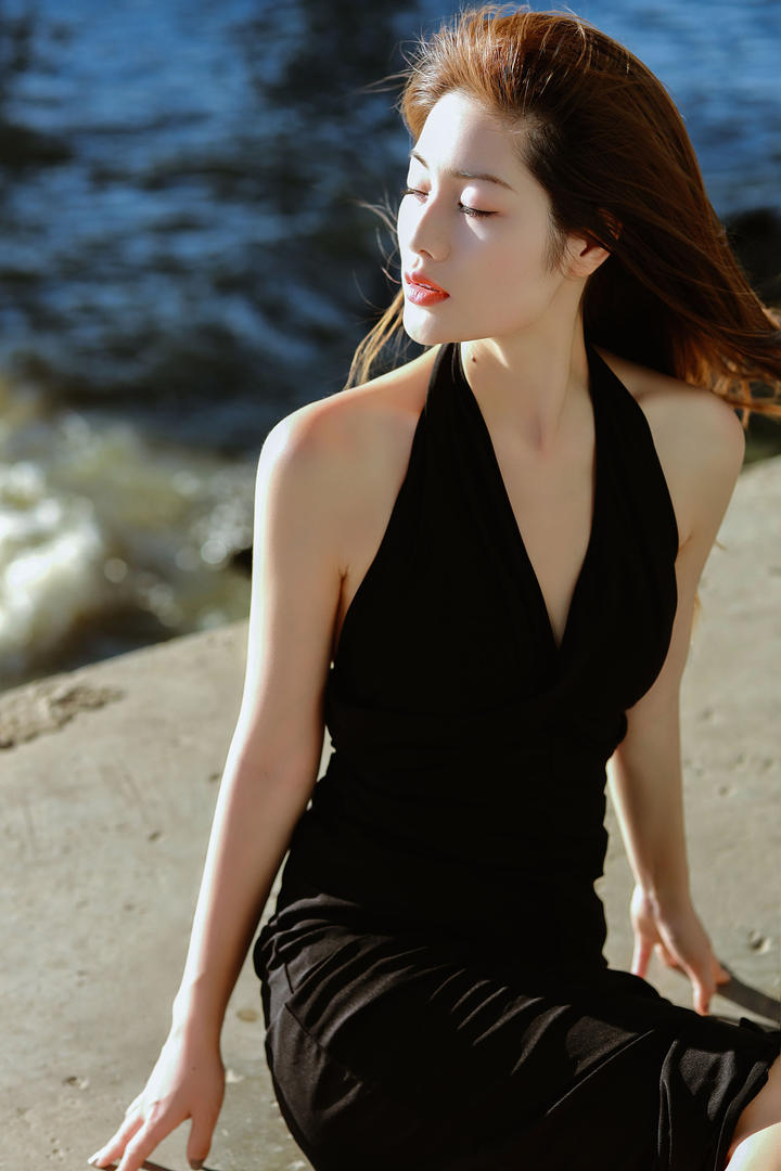 唯美海边美女写真图片