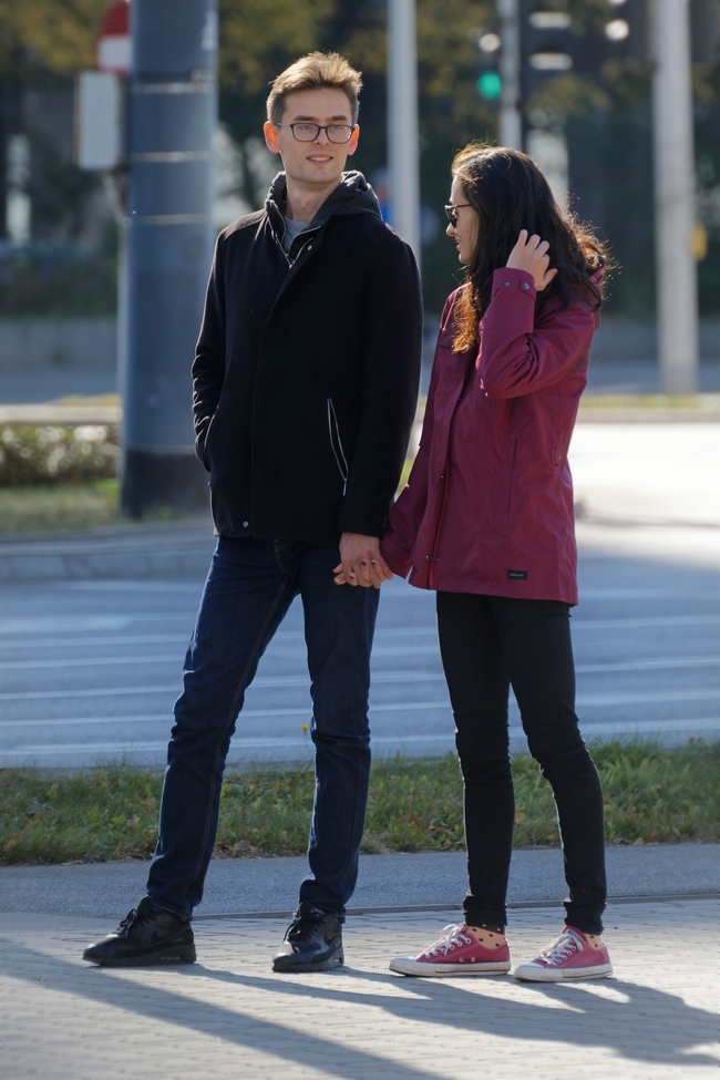 欧美街拍手牵手情侣图片