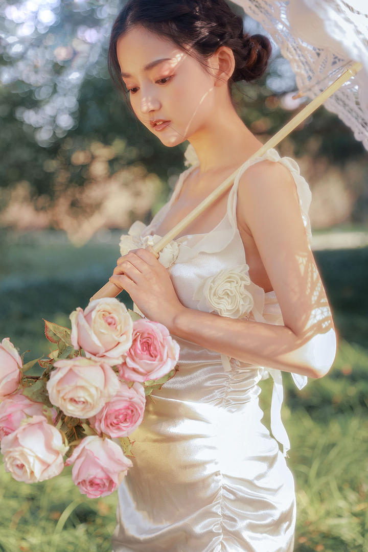 清纯唯美女生户外写真图片