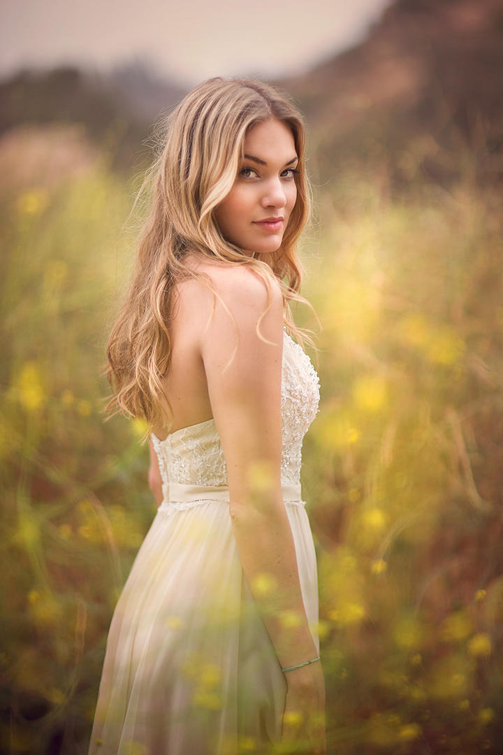 穿着长裙的欧美女生图片