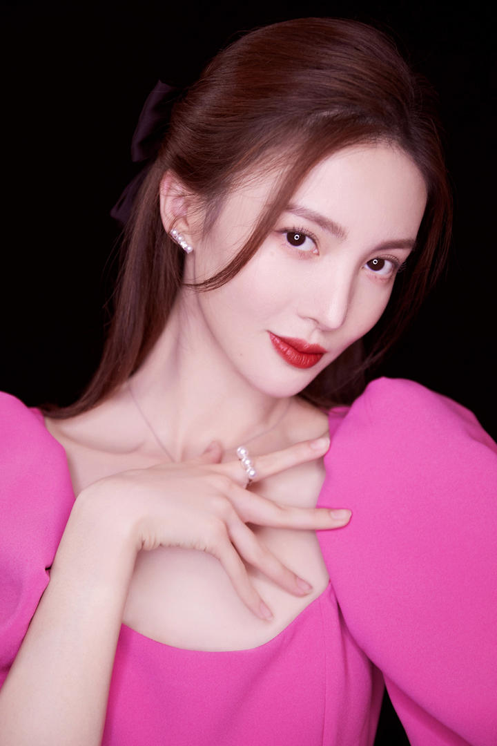 国内漂亮美女明星金晨个人艺术写真大图