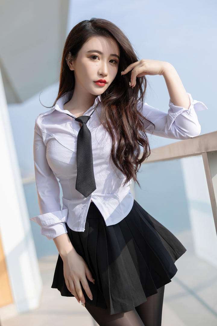 超短裙学生制服国模性感私房照套图