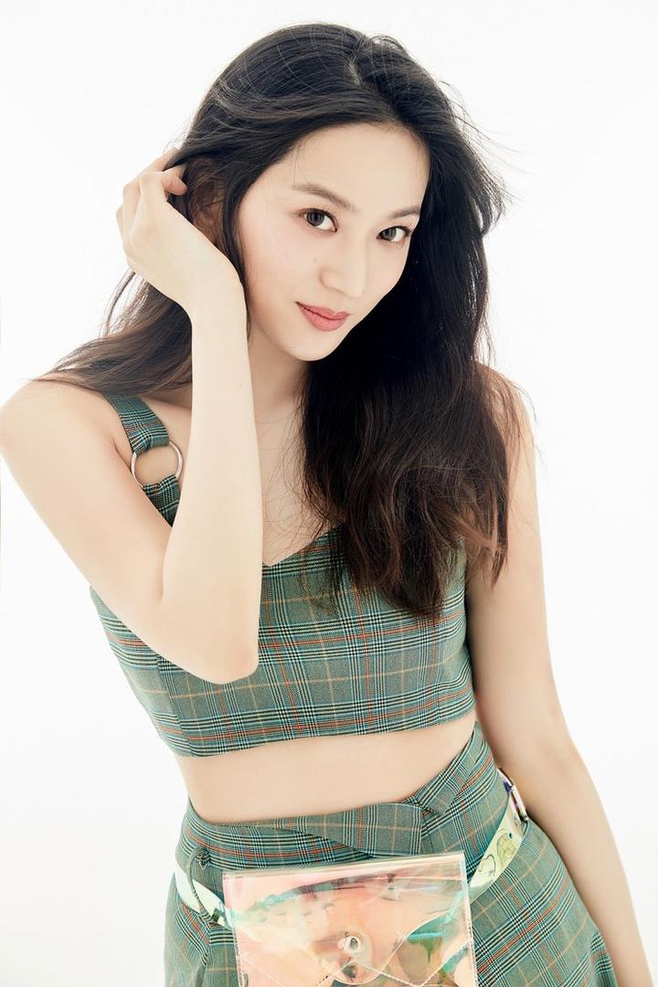 高清美女明星唐本图片