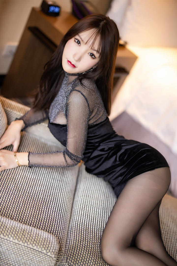 凹凸有致的翘臀美女图片周于希丝袜诱惑图片