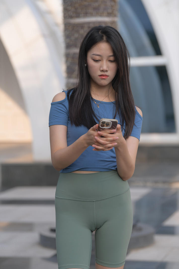 街上偷拍国产精品御姐紧身裤性感在线免费