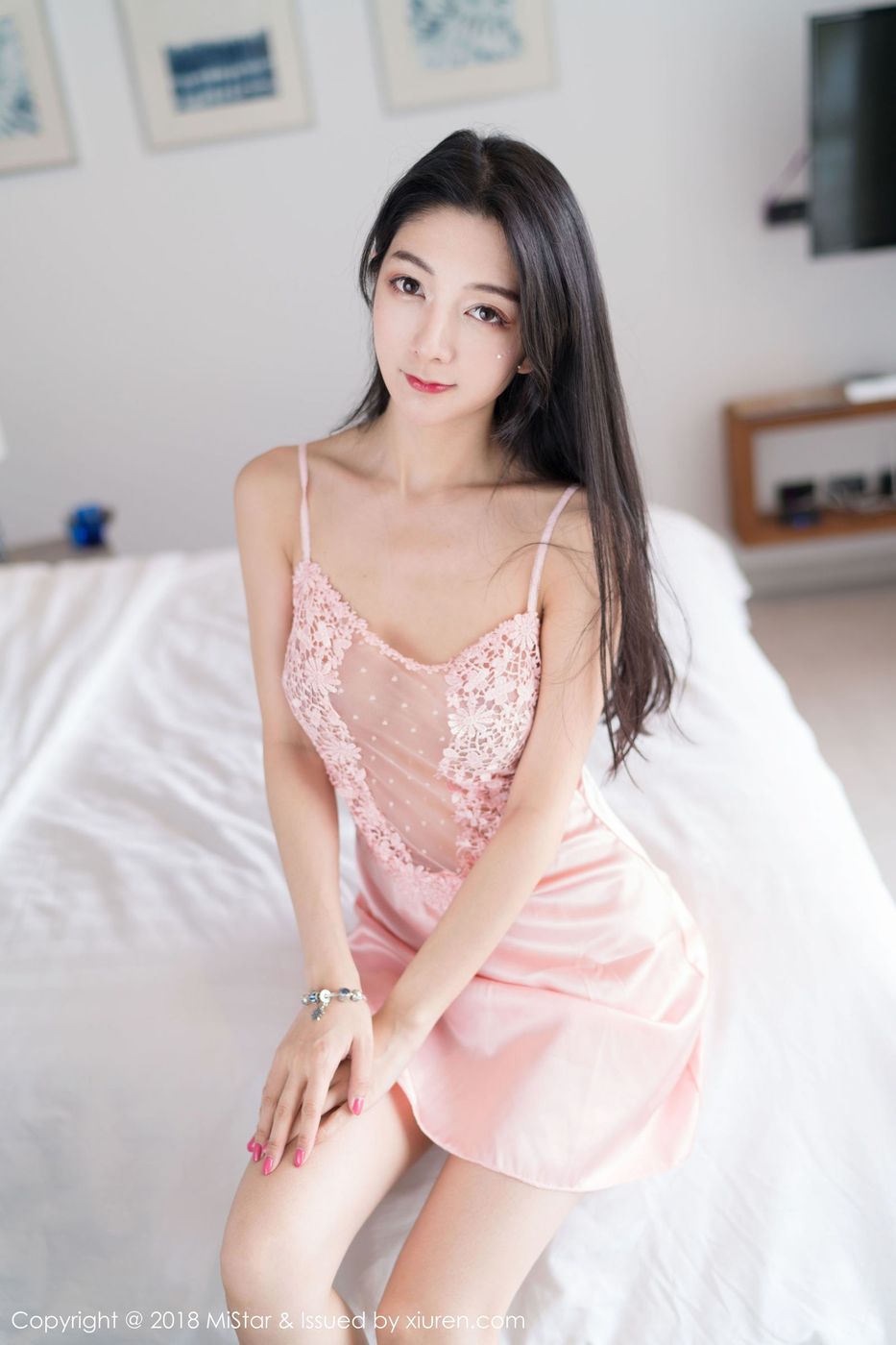 魅妍社性感女神Angela小热巴镂空吊裙室外湿身诱惑旅拍美图