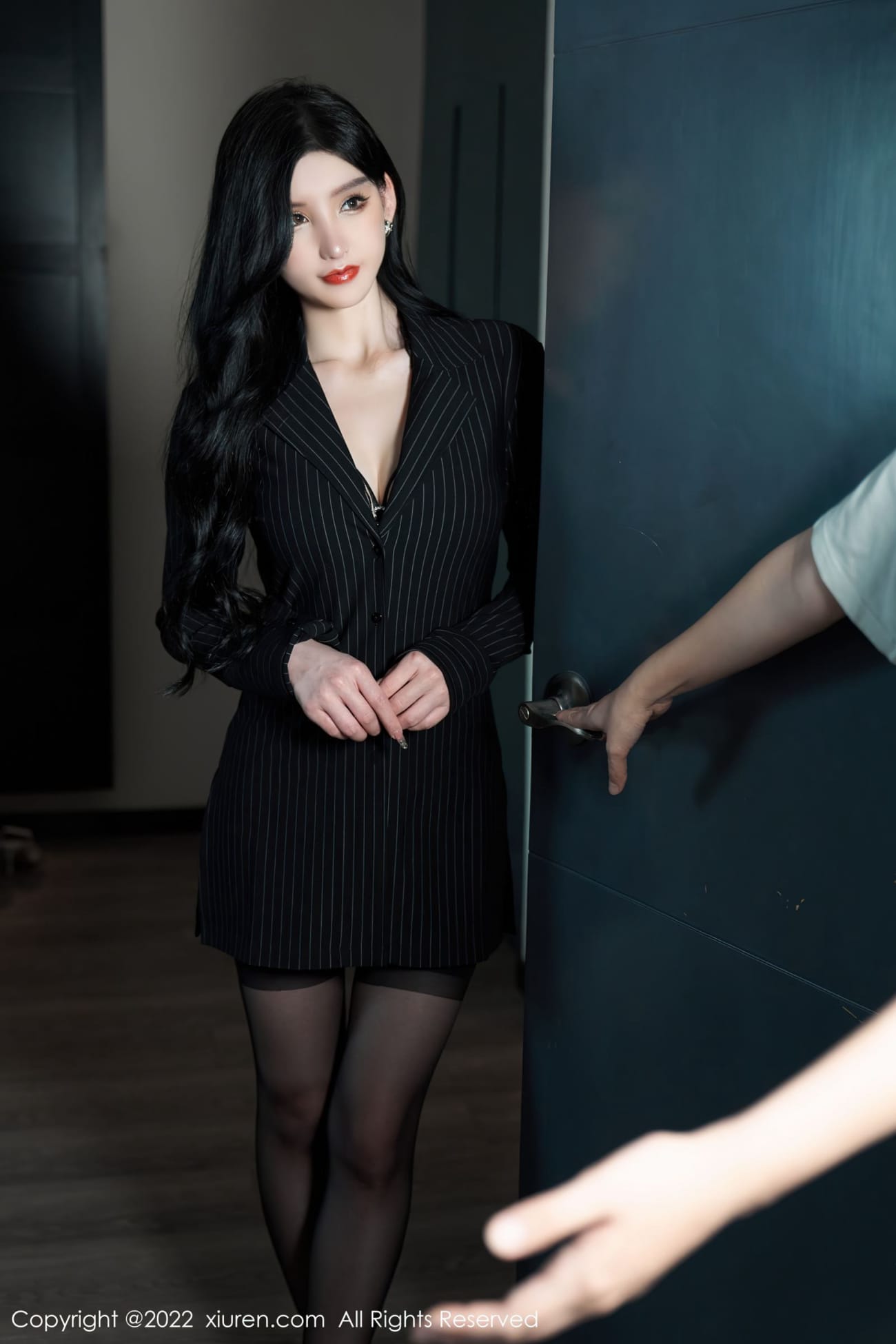 秀人网性感女神周于希Sally黑丝美腿都市交友系列心愿旅拍