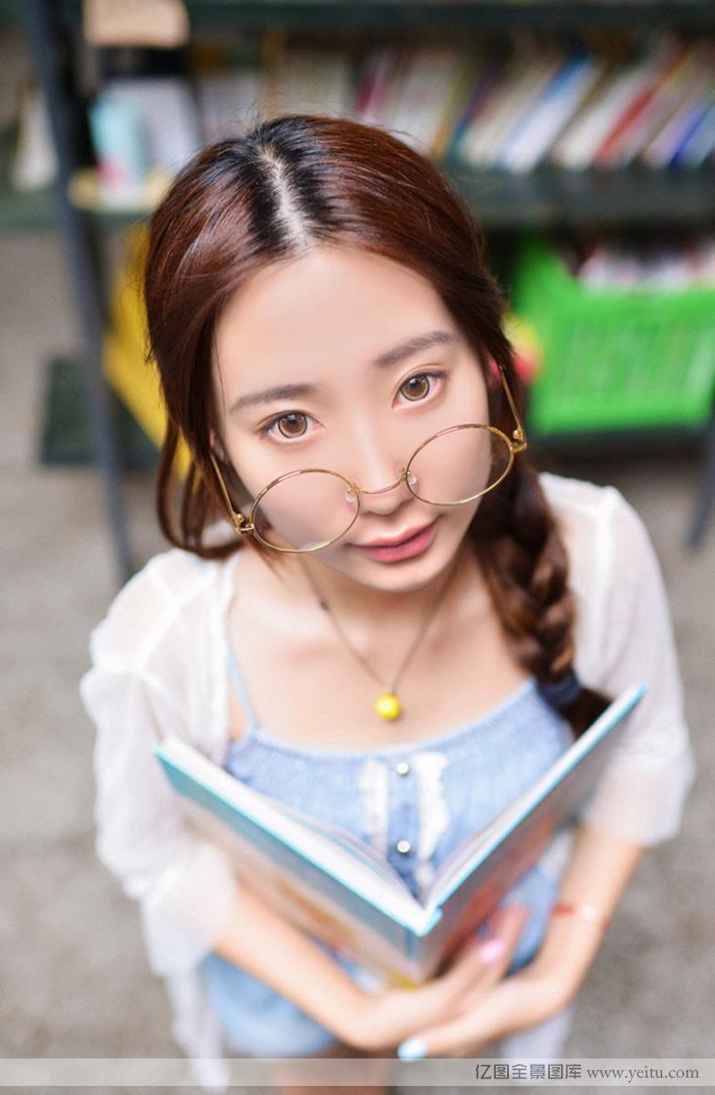 清新美女下午悠闲时光室外唯美写真