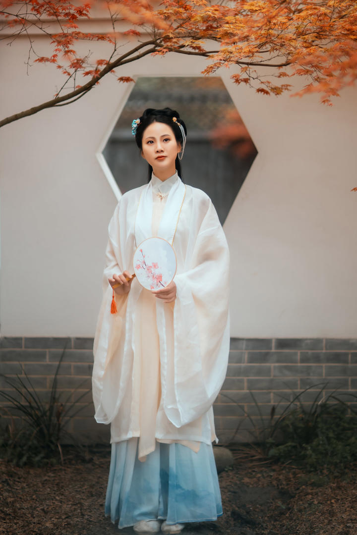中国唯美清纯古装汉服美女艺术图片