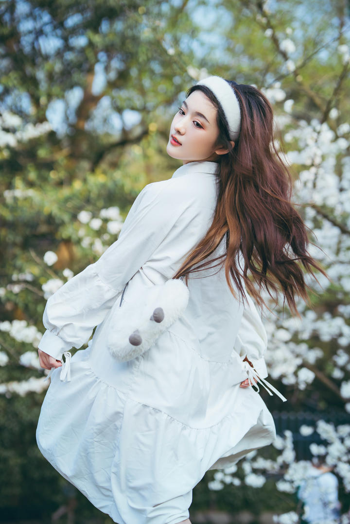 漂亮女生图片壁纸高清免费下载