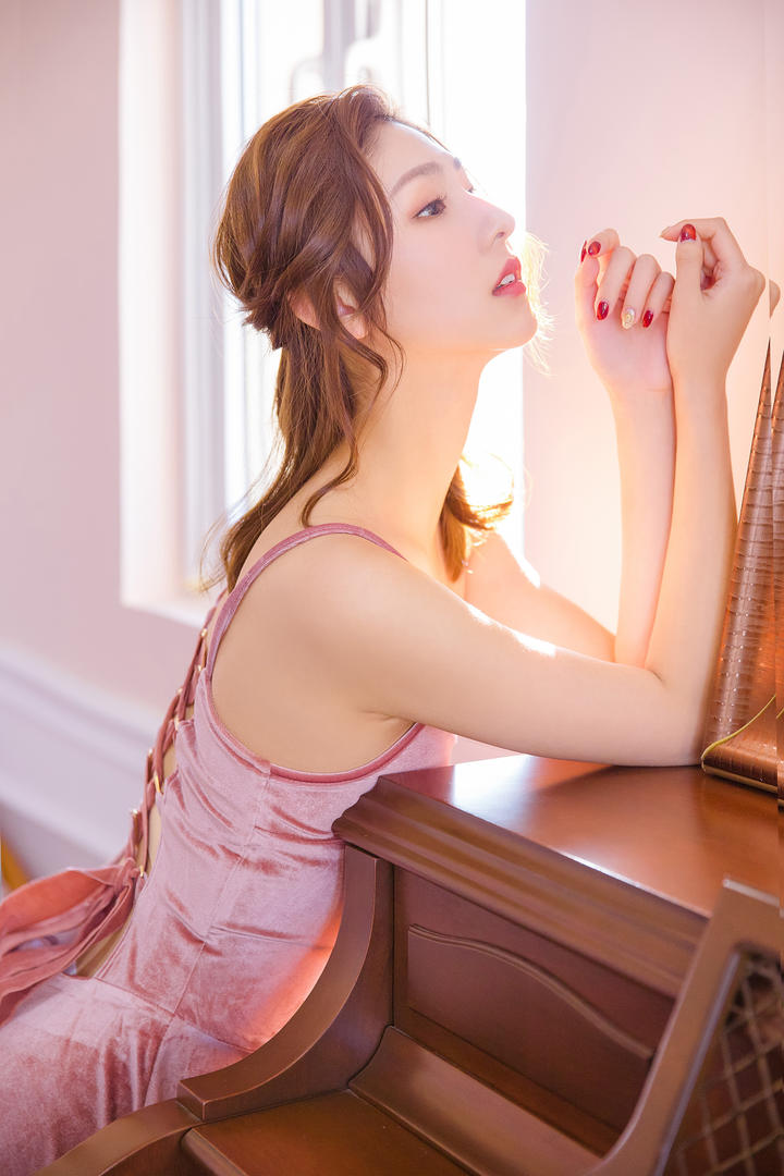 尤果网精品高颜值美女主播私房写真套图