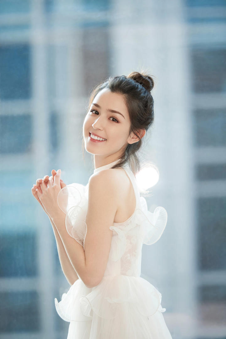 五官精致的新疆美女哈尼克孜中国美女明星专辑图片