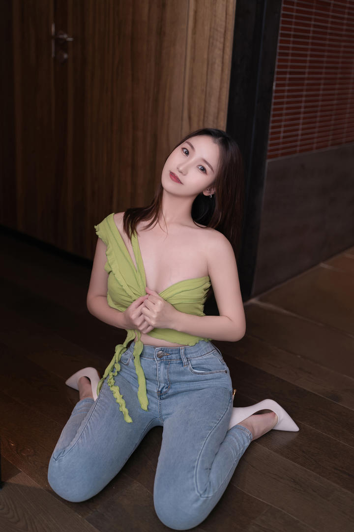 亚洲精品性感牛仔裤美女销魂写真图片