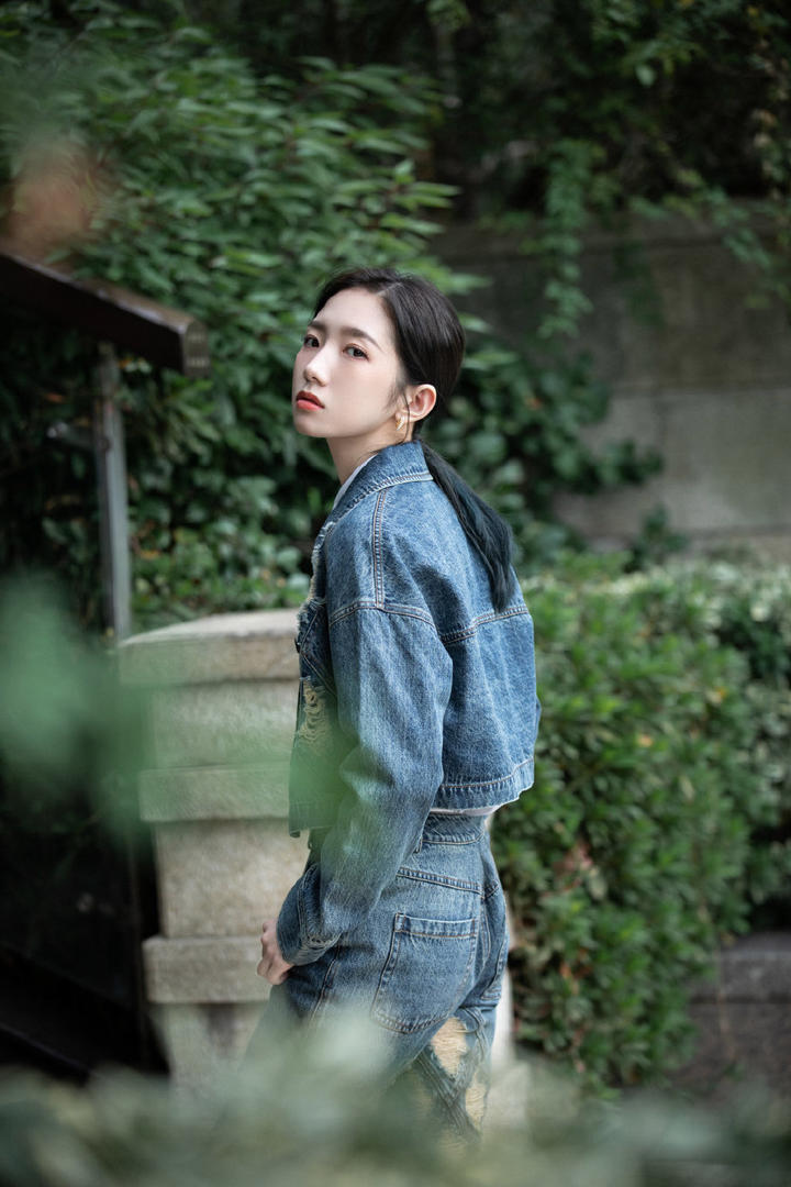 好看的美女明星孟美岐图片