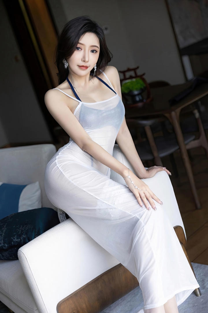 若隐若现的极品身材女神王馨瑶mm131美女私拍套图