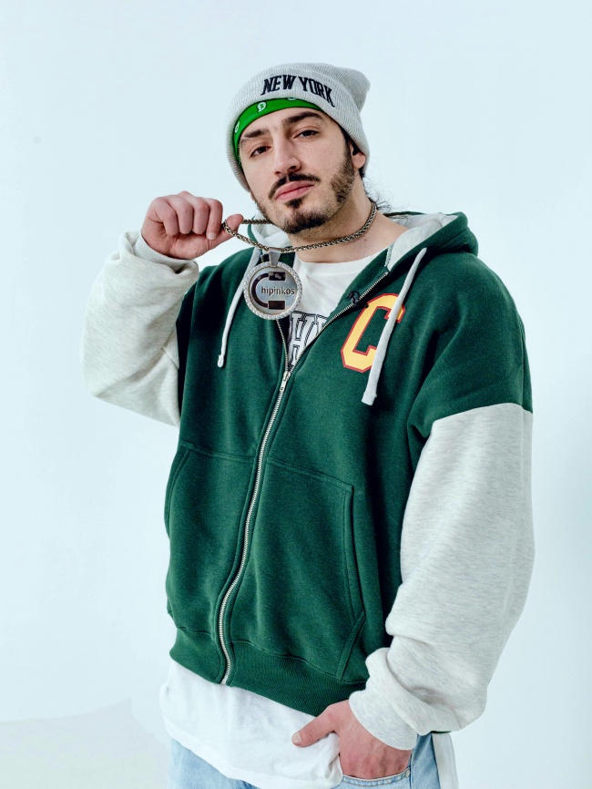 欧美休闲时尚帅哥写真图片