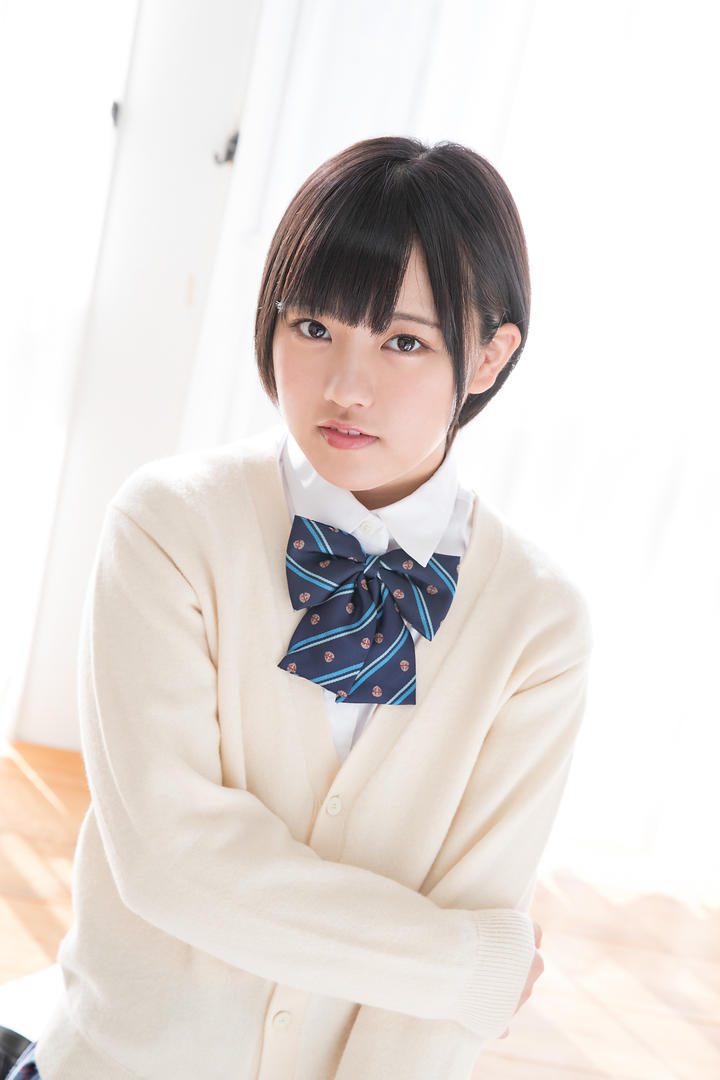 日本唯美清纯短发女生写真图片