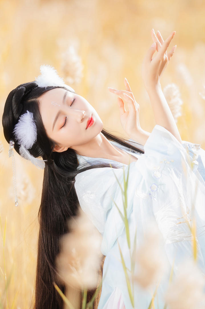 跳舞的古装汉服美女唯美艺术写真图片
